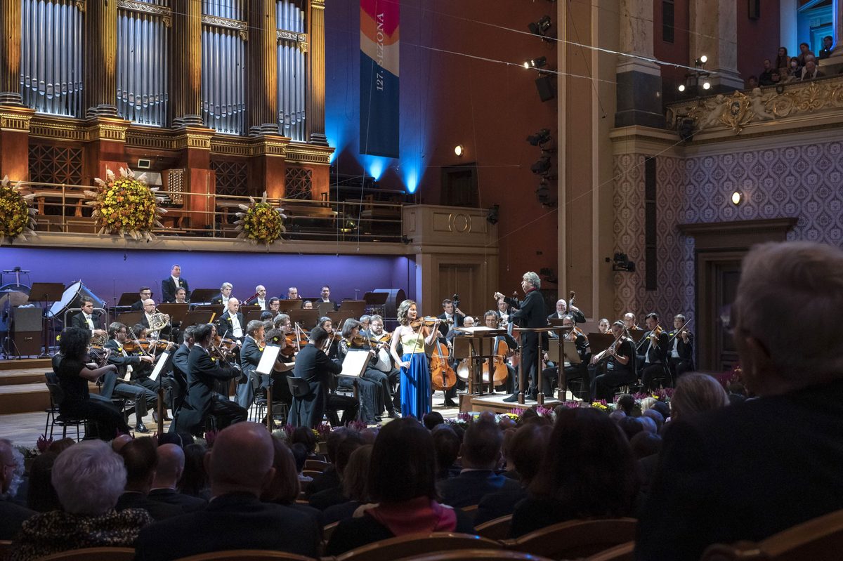 Beethoven, Machavariani, Strauss: Lisa Batiashvili with the Czech Philharmonic and Semyon Bychkov