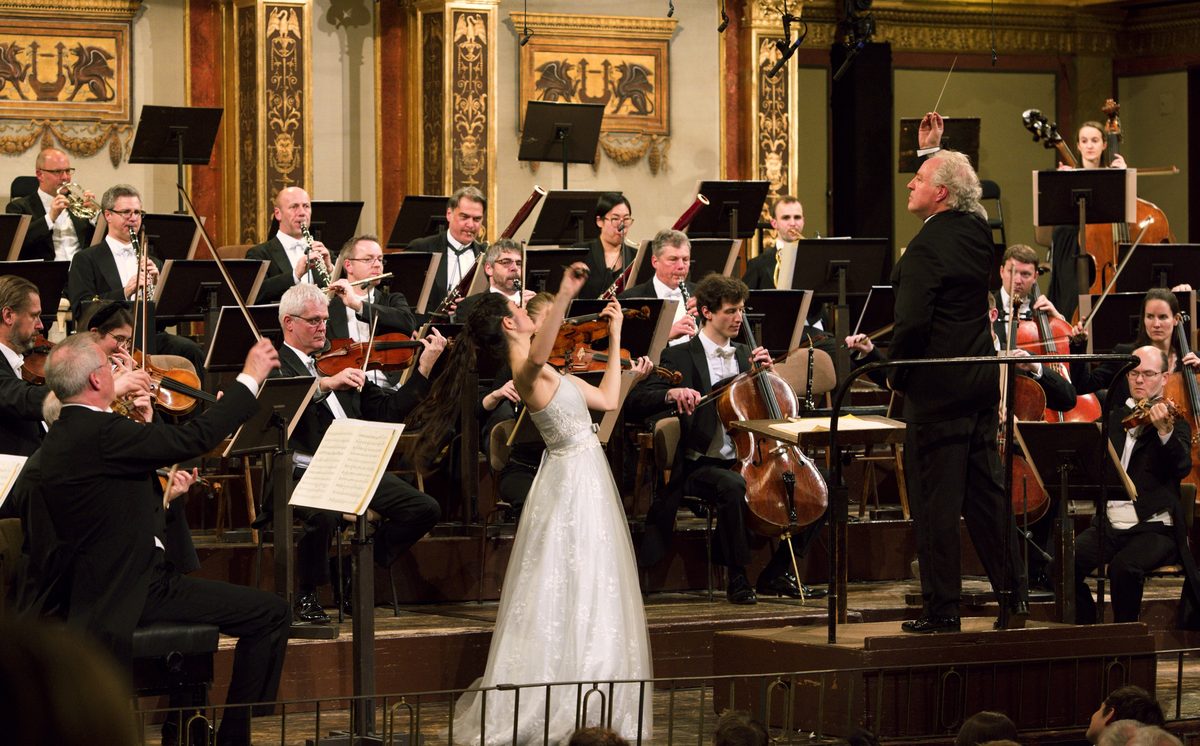 Beethoven, Schmidt: María Dueñas, Wiener Philharmoniker, Manfred Honeck