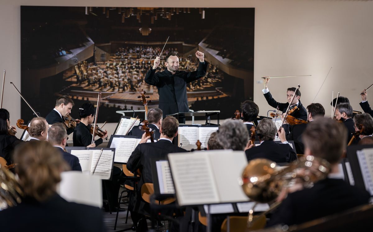 Blacher, Ives, Mozart, Penderecki, Tchaïkovski, Adams: Concert de l’Europe Berlin, Philharmonique de Berlin, Kirill Petrenko