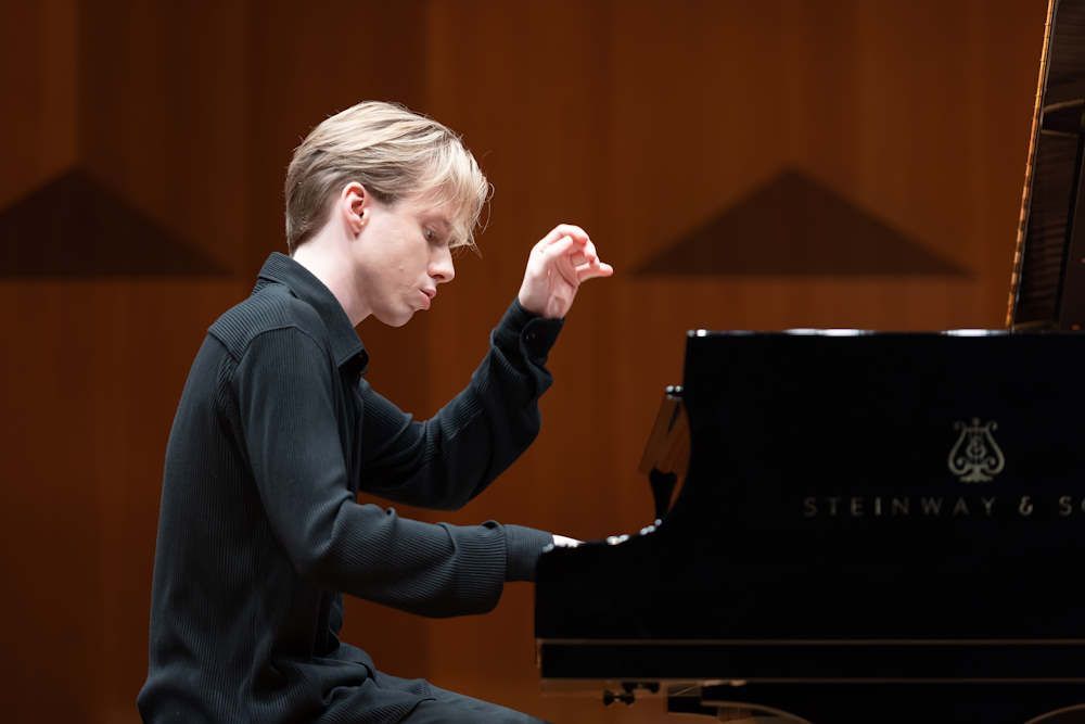 Julius Asal au Seoul Arts Center - Œuvres de Scriabine, Scarlatti et Brahms