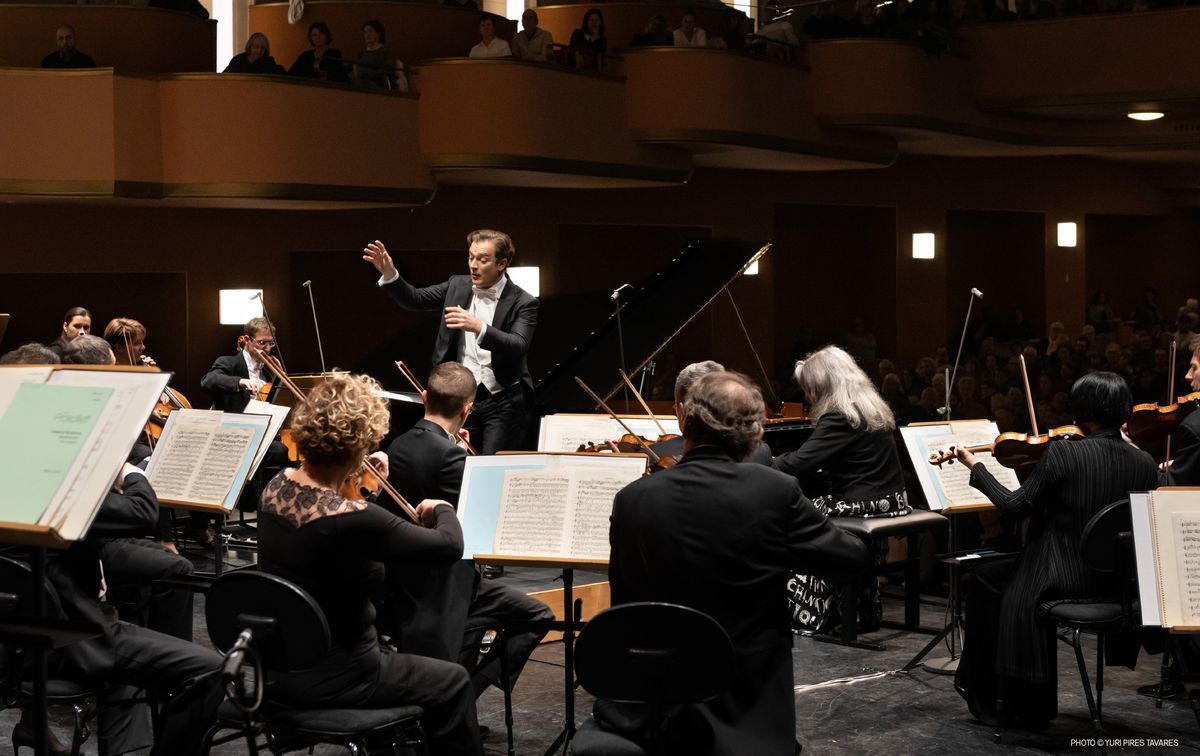 Martha Argerich, Lausanne Chamber Orchestra & R. Capuçon Perform Schumann & Schubert