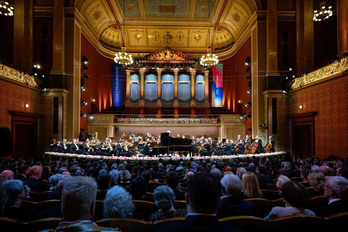 Ravel, Tchaikovsky: Seong-Jin Cho - Czech Philharmonic Orchestra, Semyon Bychkov