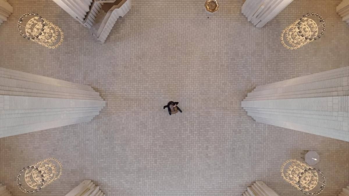 Simetría Sagrada: Henrik Dam Thomsen interpreta la Suite para violonchelo n.º 2 de J.S. Bach