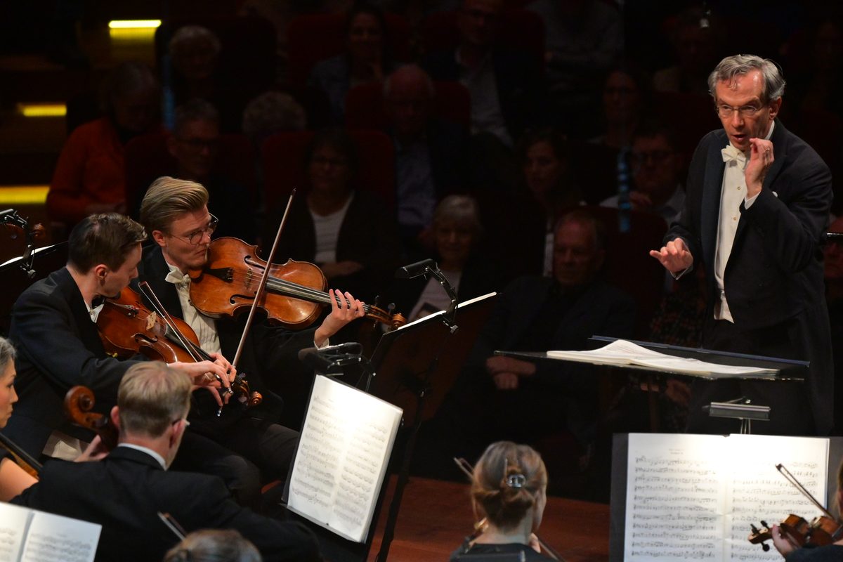 Danish National Symphony Orchestra & F. Luisi Perform Abrahamsen, Scriabin & Brahms